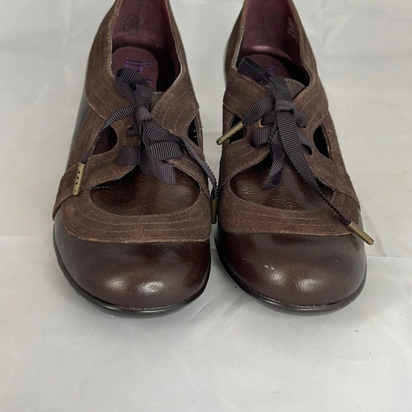 INDIGO By Clarks Round Toe Tied Pump Brown Leather and Suede Vintage Vibe Size 6 - Picture 3 of 11